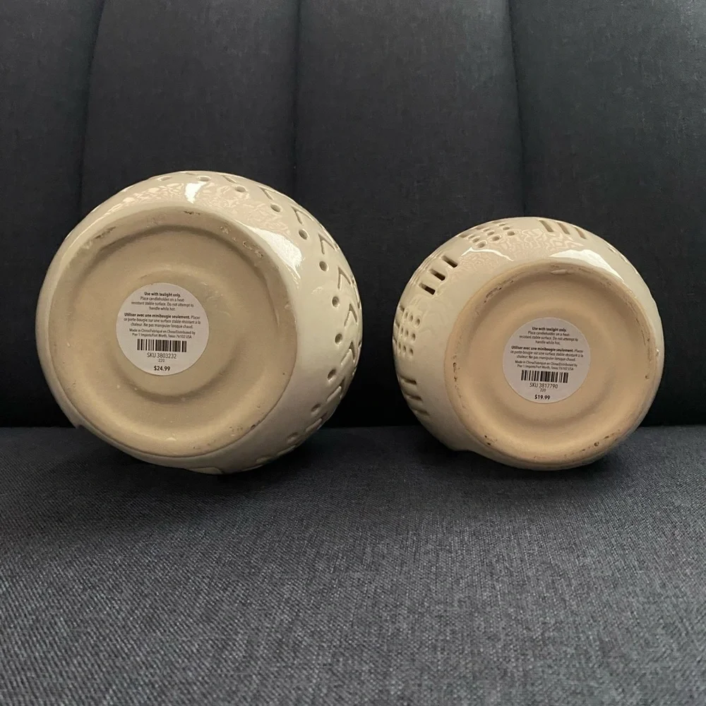 2 pearl white ceramic egg shaped luminaries